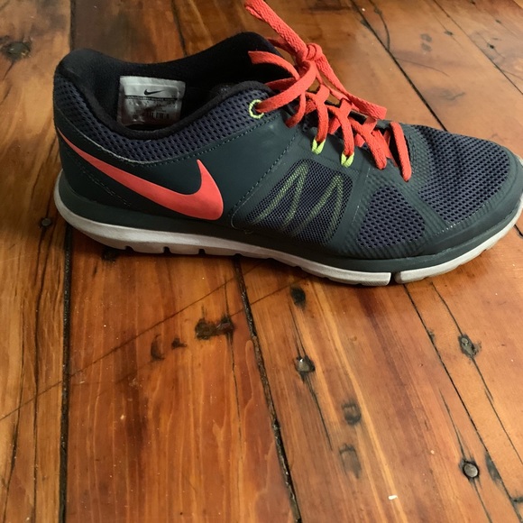 Nike Shoes - Nike Gray & Pink Sneakers